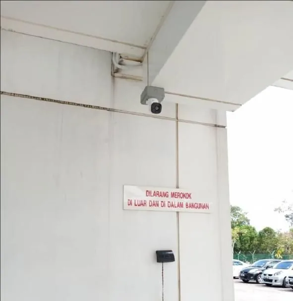 Kamera CCTV di bangunan pejabat